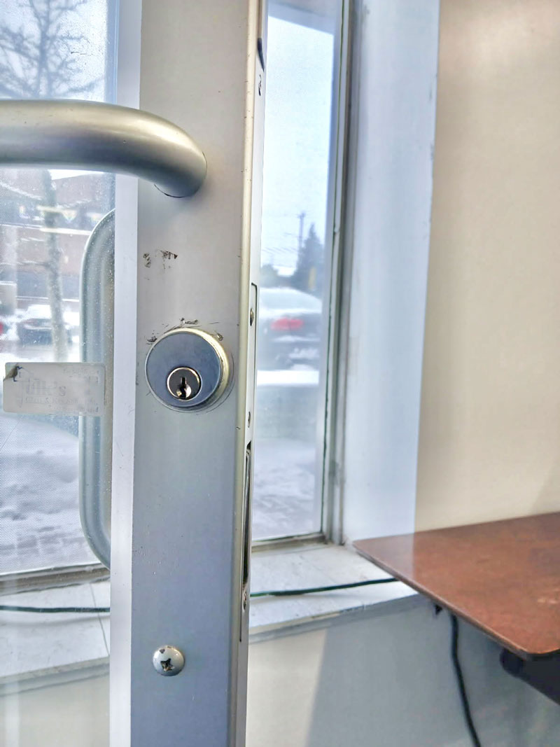 storefront door lock